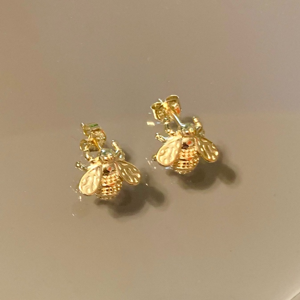 SAVVY CIE 18K Gold Bee 🐝 Stud Earrings - Picture 6 of 10